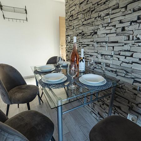 Bruno'S Poolside Apartments - Near Beach Trogir Bagian luar foto