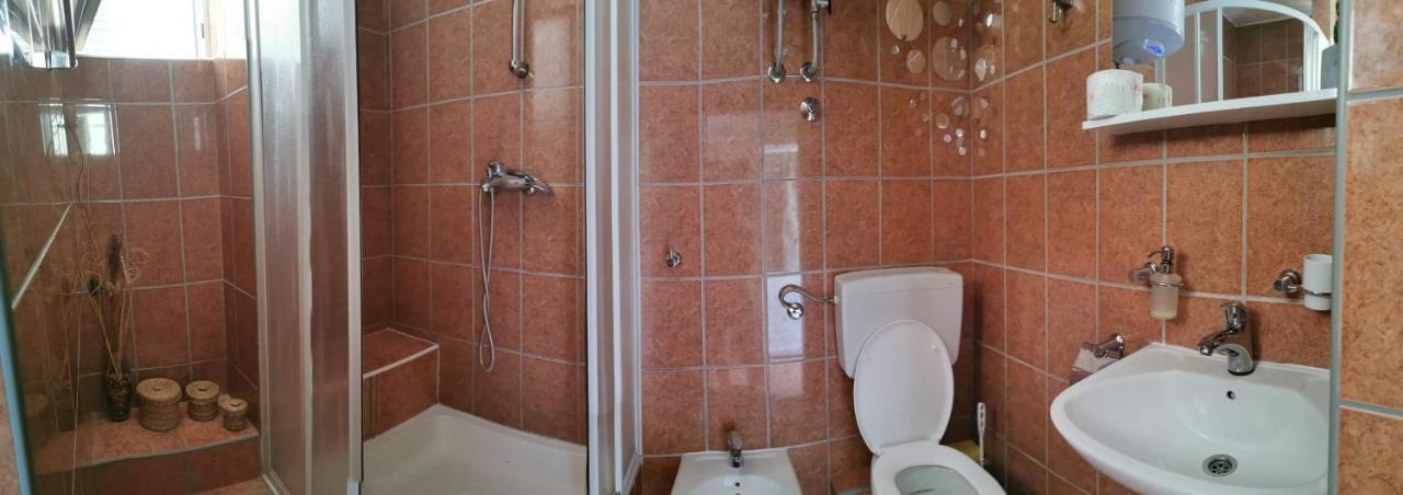 Bruno'S Poolside Apartments - Near Beach Trogir Bagian luar foto