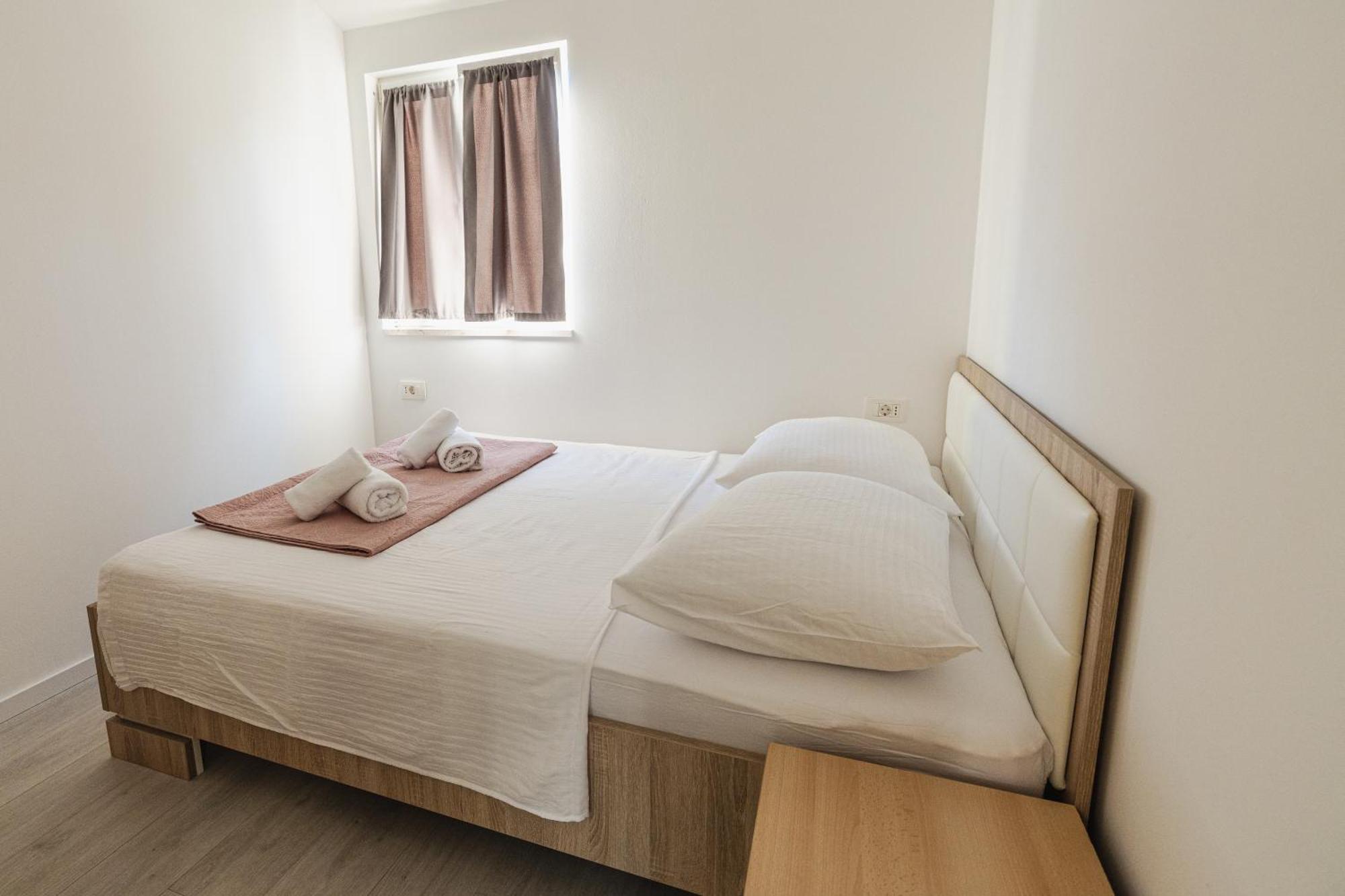 Bruno'S Poolside Apartments - Near Beach Trogir Bagian luar foto