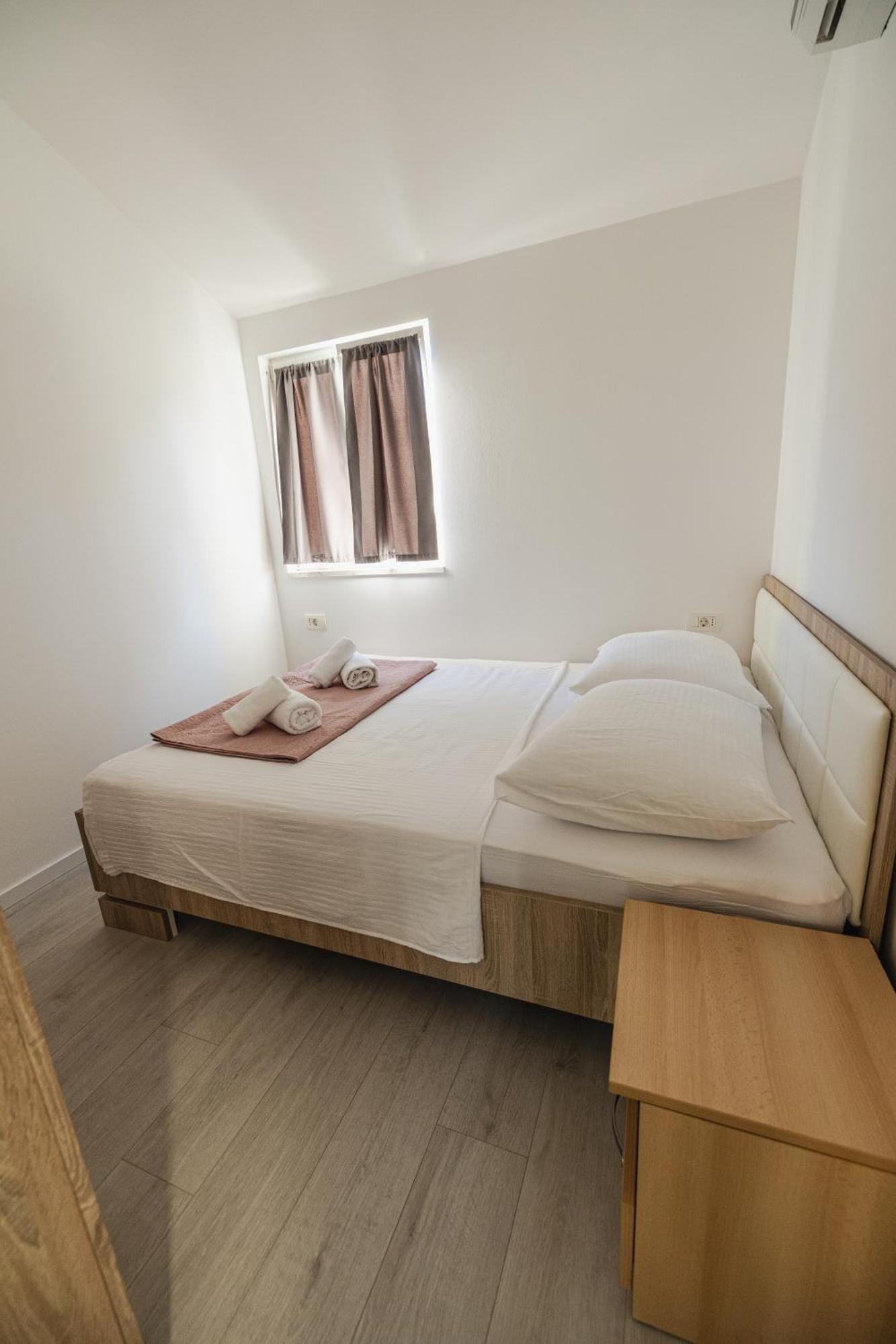 Bruno'S Poolside Apartments - Near Beach Trogir Bagian luar foto