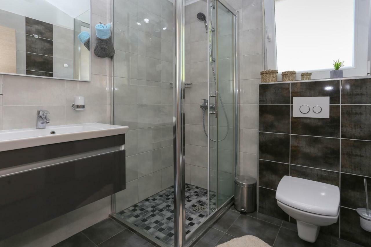 Bruno'S Poolside Apartments - Near Beach Trogir Bagian luar foto