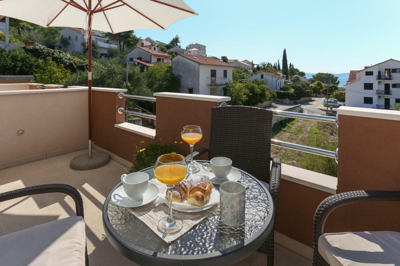 Bruno'S Poolside Apartments - Near Beach Trogir Bagian luar foto