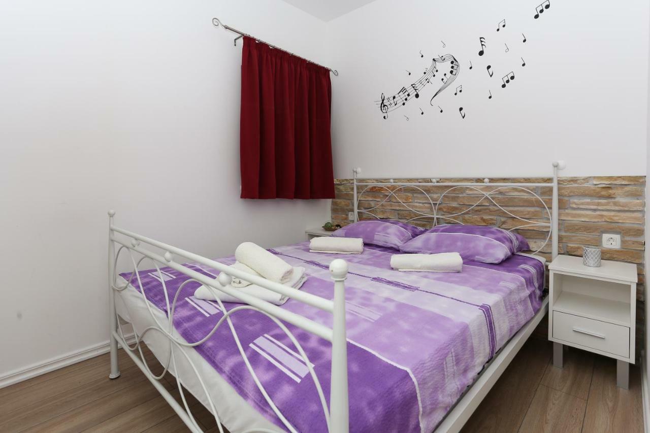 Bruno'S Poolside Apartments - Near Beach Trogir Bagian luar foto