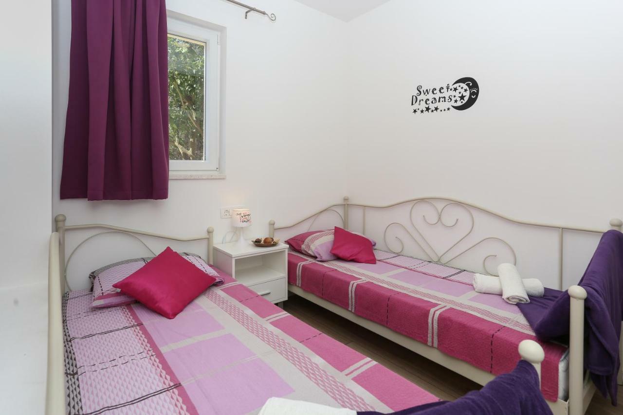 Bruno'S Poolside Apartments - Near Beach Trogir Bagian luar foto
