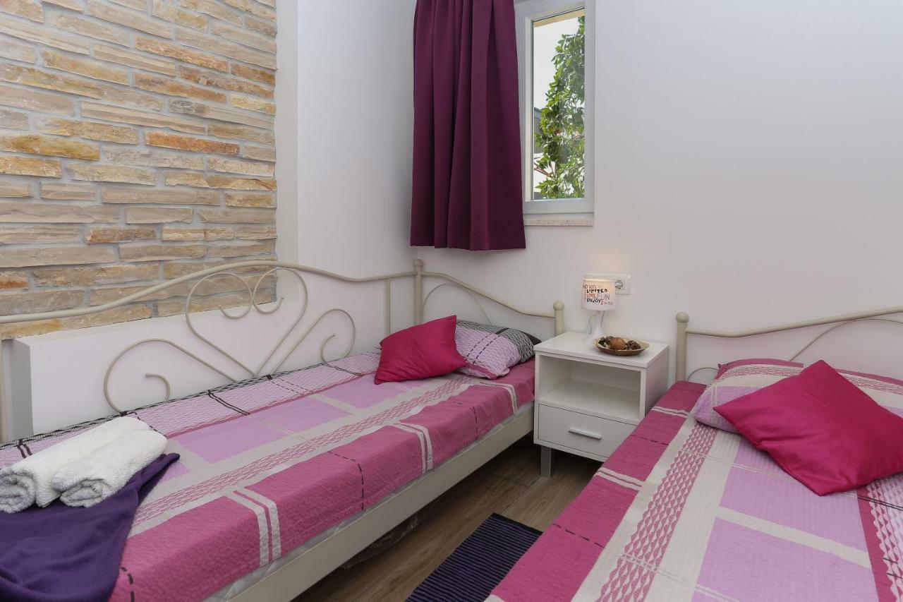 Bruno'S Poolside Apartments - Near Beach Trogir Bagian luar foto